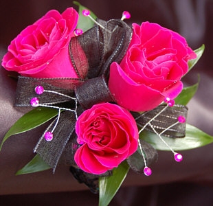 Hot Pink Sweetheart Rose Corsage - Ht Pink